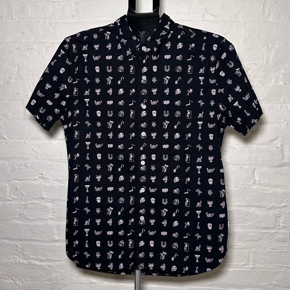 Levi’s Men's Black Patterned Skull Print Short Sleeve Shirt